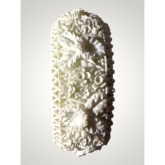 Vintage Floral Carved Hinged Bangle Bracelet Creamy White Celluloid / Faux Ivory - Picture 2 of 6
